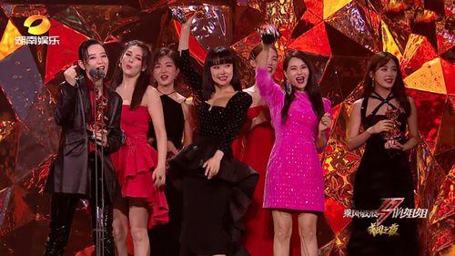 娱乐圈夫妇吃瓜视频,吃瓜视频揭秘甜蜜日常